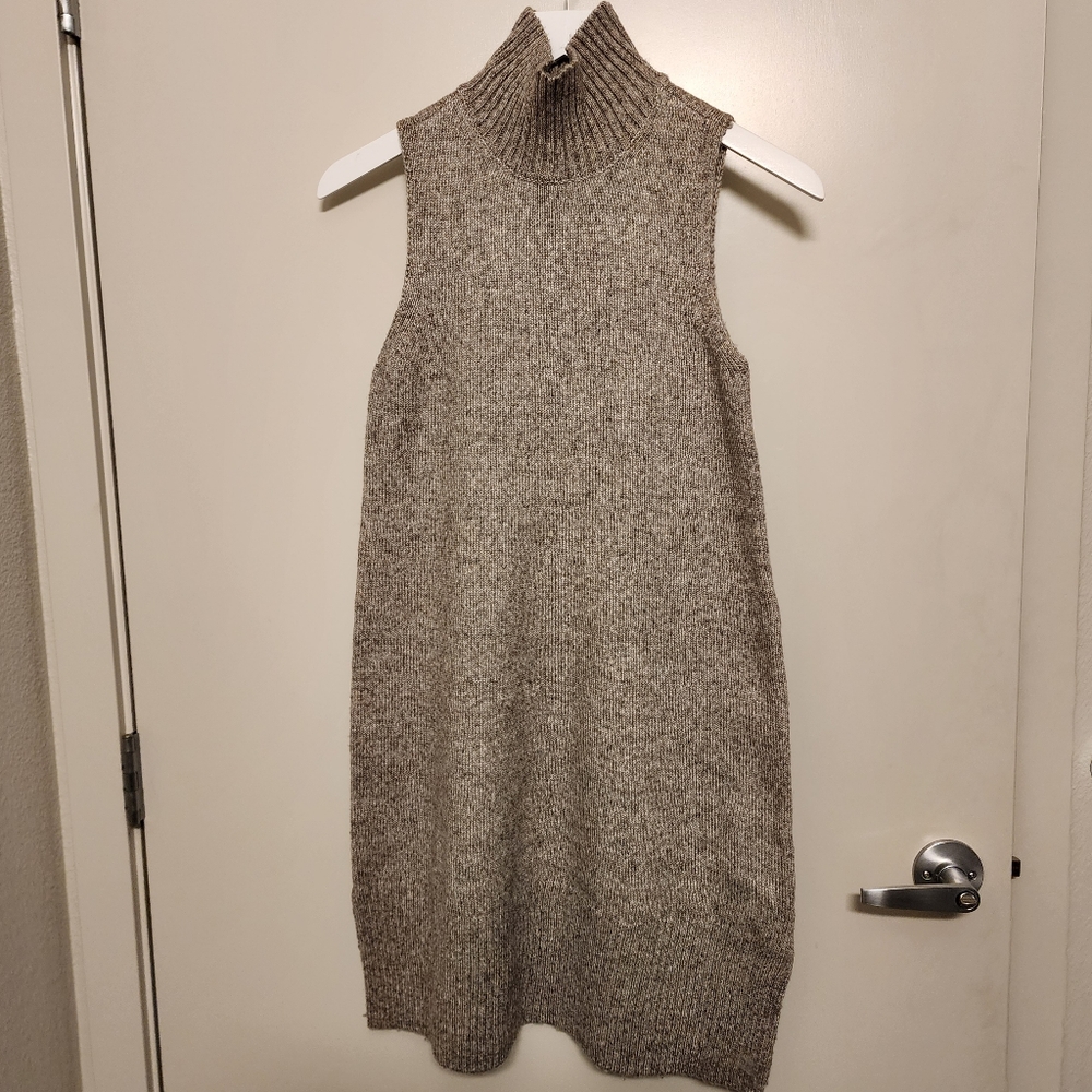 Sleeveless Gray Knit Dress‎